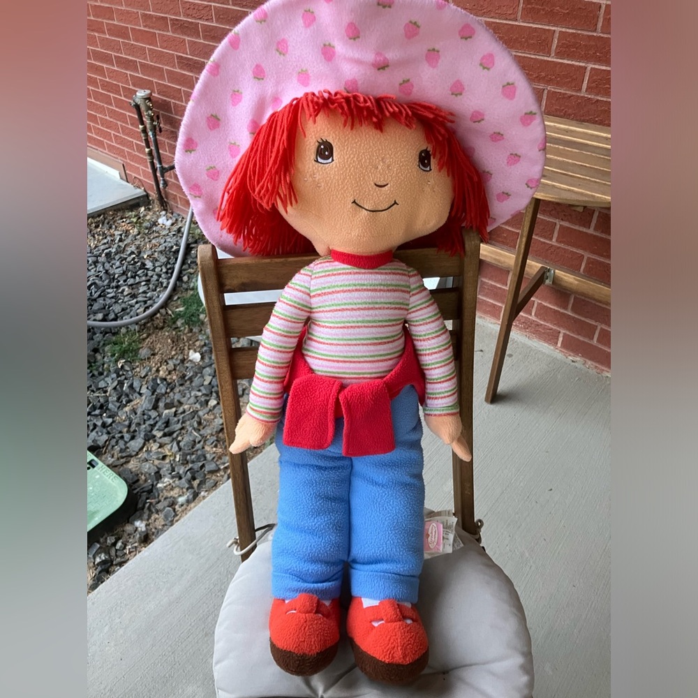 Strawberry Shortcake 2001 Jumbo plush Doll